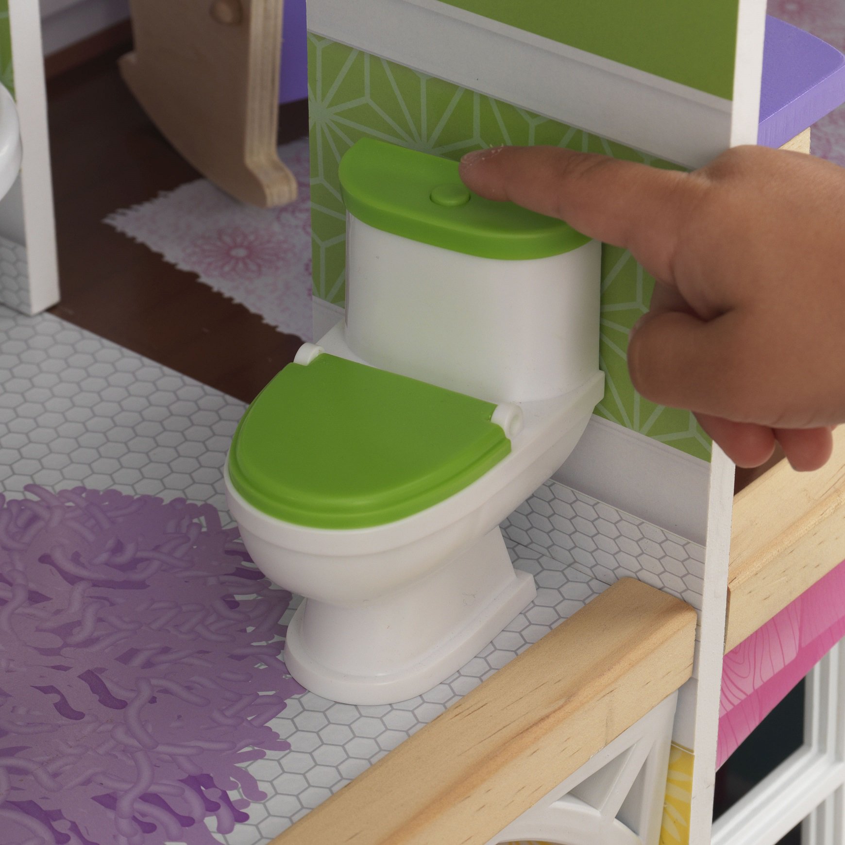 Detalle del inodoro con sonido de kidkraft casa de muñecas avery 65943