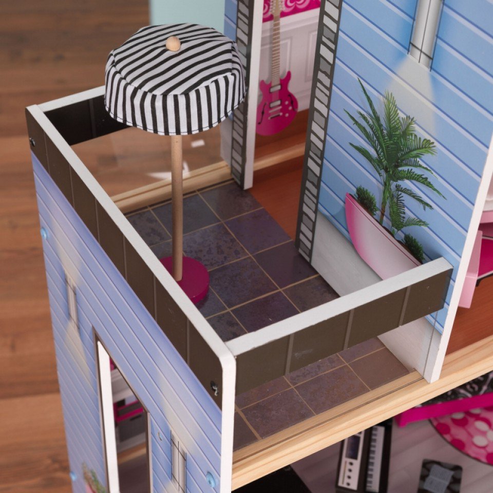 Detalle terraza con sombrilla de kidkraft casa de muñecas estilo mansion de lujo 65826