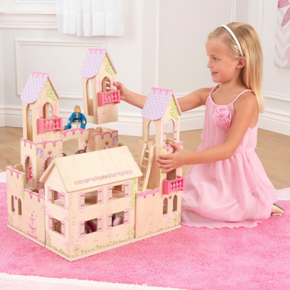 Niña jugando con castillo de princesas 65259 kidkraft