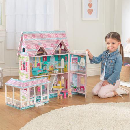 Niña jugando con la Kidkraft casa de muñecas abbey manor 65941