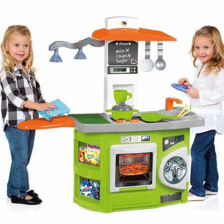 Niñas jugando con la cocina