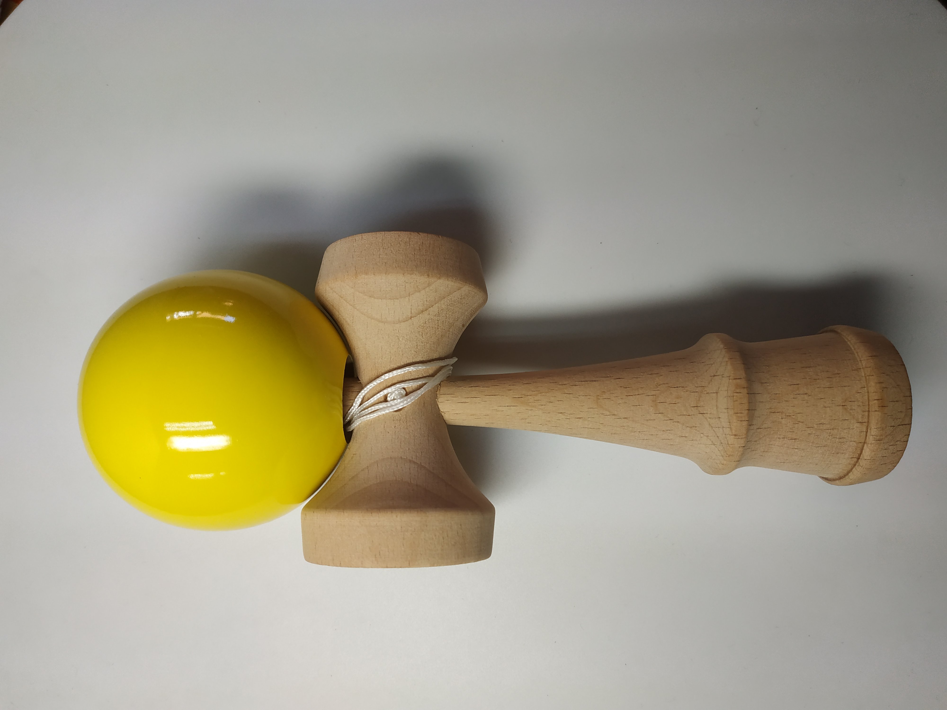 comprar kendama amarillo