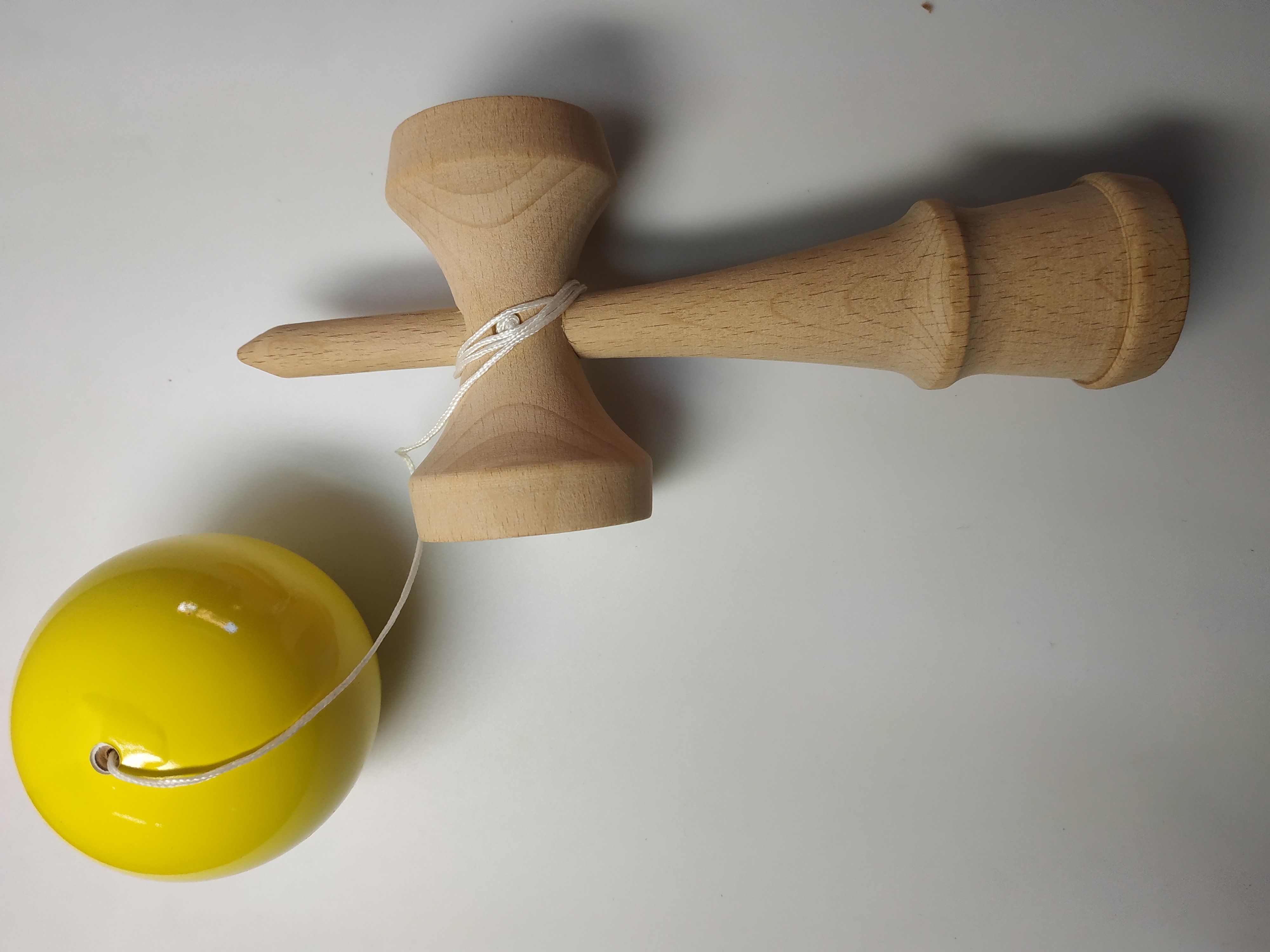 precio kendama amarillo